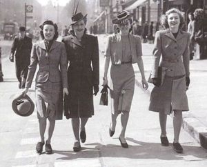women-style-1940-ladies-vintage-watches-clothes